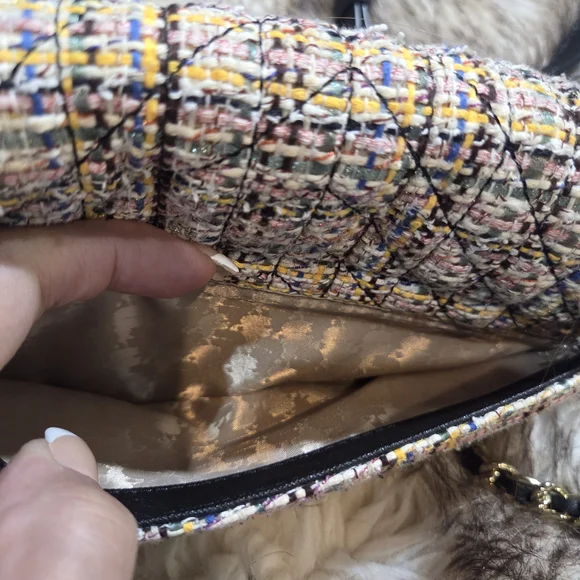 KARL LAGERFELD PARIS Agyness Crossbody - Picture 9 of 10